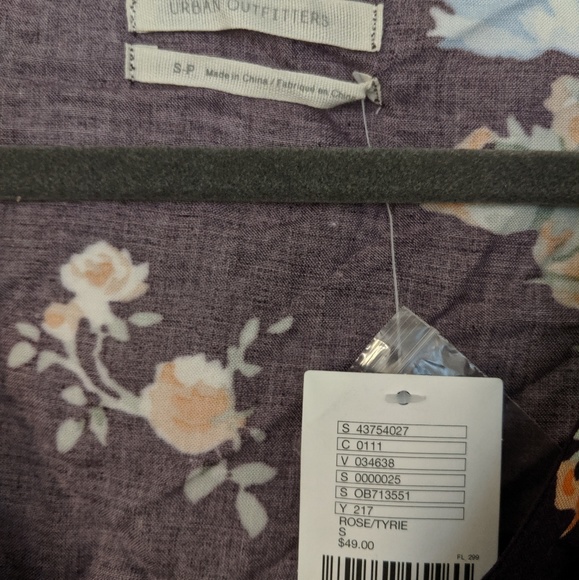 NWT Urban Outfitters Purple Floral Crop - Picture 2 of 6